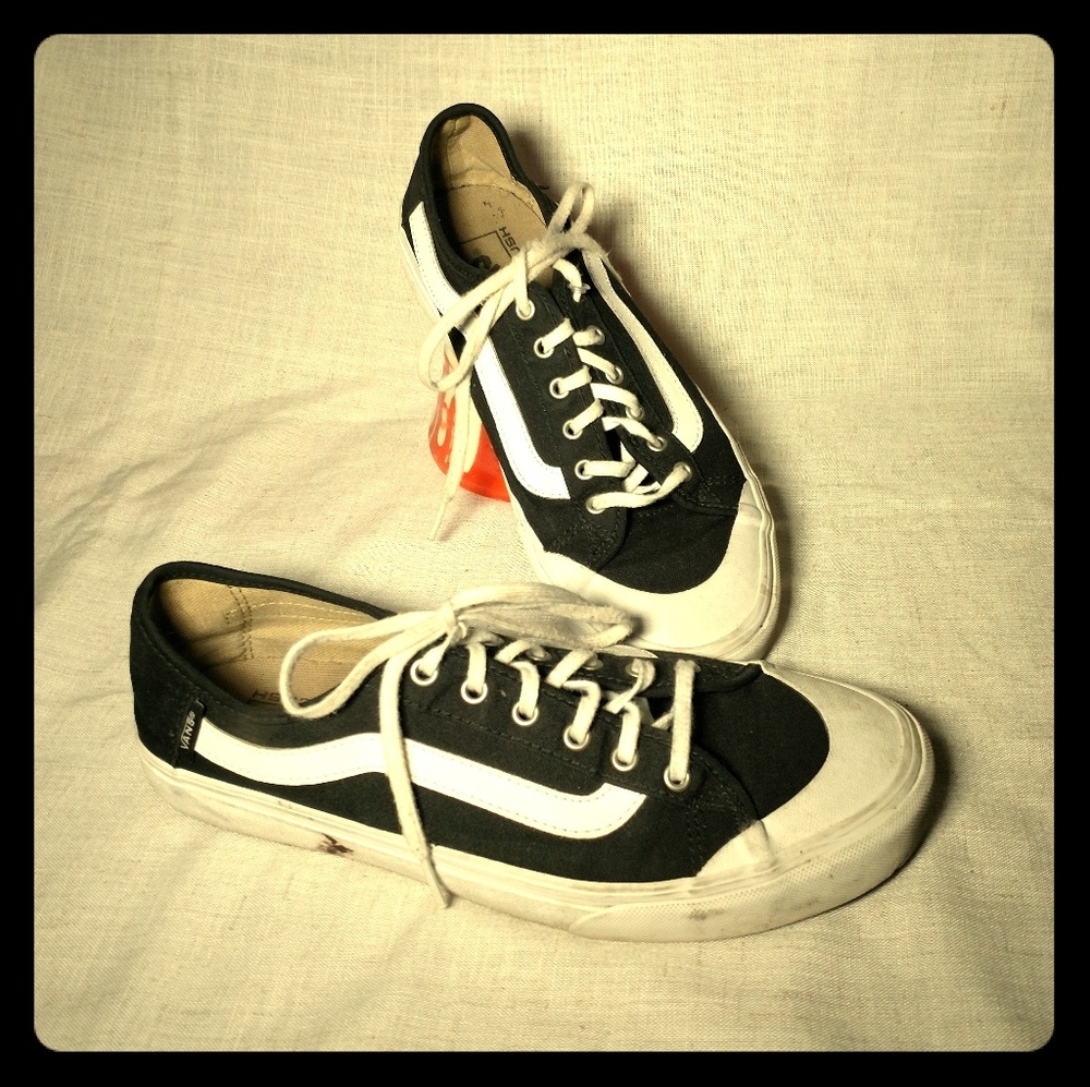 Vans Low Top Black and White Sneakers Size 9.5
